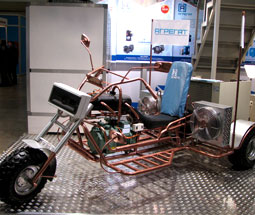 Оригинальная функционирующая холодильная машина на 'мотошасси' - плод фантазии технических специалистов фирмы 'Агрегат'...
